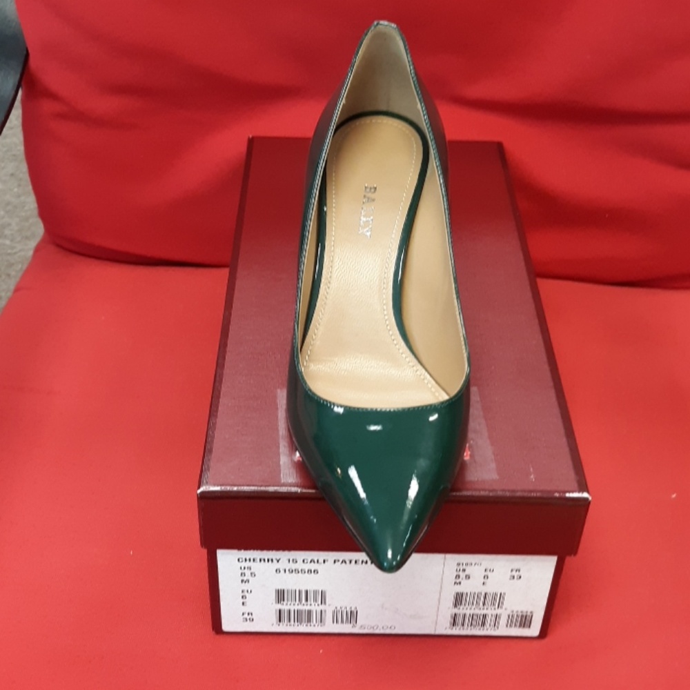 Shoes - Picture 3 of 4